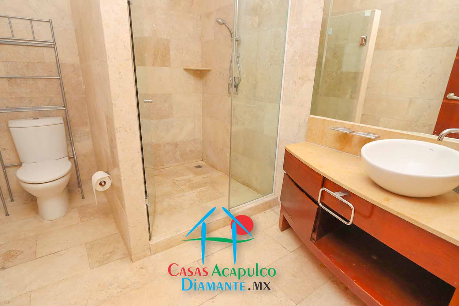 Ocean Front 106 - Recámara uno antes de Otis 4